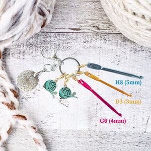 Crochet Travel Keychain with Mini Crochet Hooks, Stitch Markers, and thread cutter