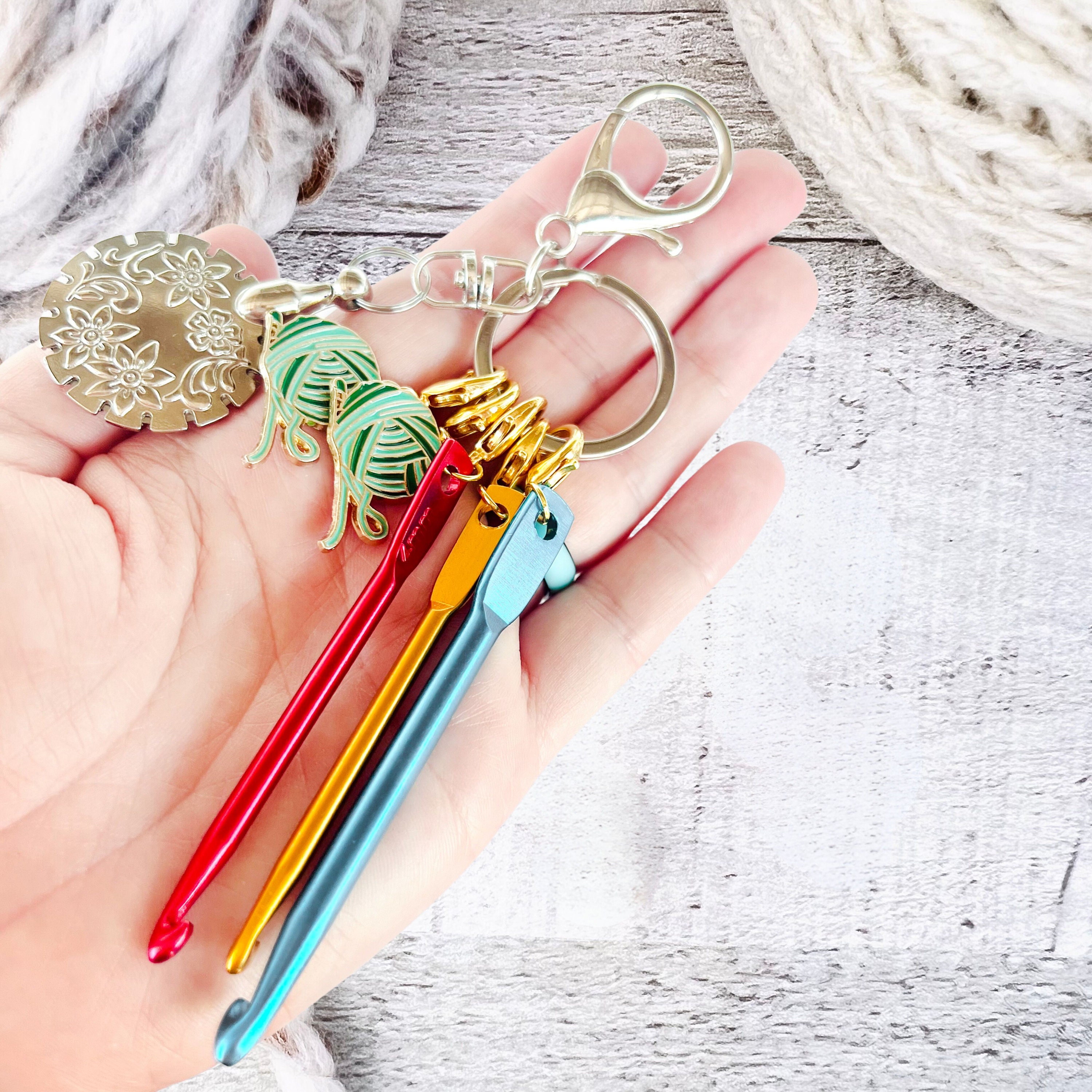 Keychain Less Thread Crochet Travel Keychain With Mini Crochet Hooks, Stitch Markers, and ...