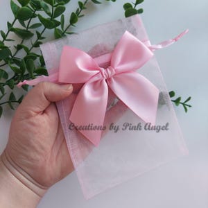 5PCS She&#39;s Tying the Knot Bridal Shower Favor Bags for Guests, Pink Satin Bow Sheer Organza Bags for Bachelorette, or Wedding Favors