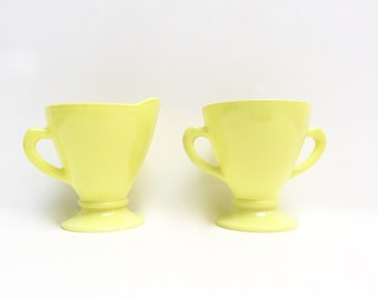 Hazel Atlas cream and sugar set in chartreuse | lime green mid century serving ware | retro entertaining | coffee accessories | hostess gift