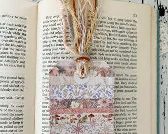 Handmade bookmark for book lovers, special gift idea for a friend, paper bookmark sewn with an assortment of trims