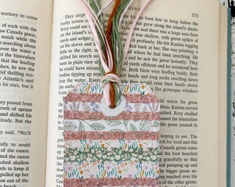 Handmade bookmark for book lovers, special gift idea for a friend, paper bookmark sewn with an assortment of trims