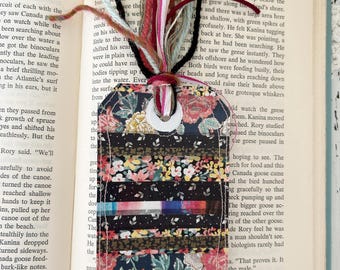 Handmade bookmark for book lovers, special gift idea for a friend, paper bookmark sewn with an assortment of trims