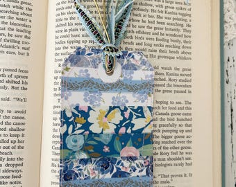 Handmade bookmark for book lovers, special gift idea for a friend, paper bookmark sewn with an assortment of trims