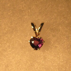 Sapphire pinkish purple heart unheated  VS pendant sterling silver 925 jewelry