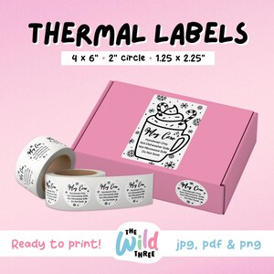 Könnte beinhalten: Ein Satz Thermoetiketten für heiße Schokolade mit einer Schwarzweißillustration einer Tasse mit Schlagsahne und Zuckerstangen. Die Etiketten sind in den Größen 4x6 Zoll, 2 Zoll Kreis und 1,25x2,25 Zoll erhältlich. Die Etiketten sind zum Drucken in den Formaten JPG, PDF und PNG bereit.