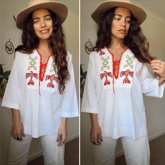 Vintage 70s // EMBROIDERED THUNDEBIRD TUNIC // Wh