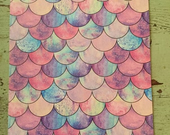 Papel de regalo con diseño de escamas de sirena. Papel de regalo plegado con forma de cola de sirena. Papel de regalo de cumpleaños (68 x 50 cm).