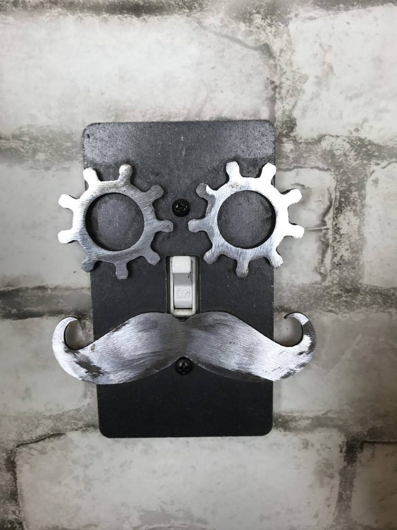 Cubierta para interruptor de luz estilo steampunk / Cara steampunk / Cara con bigote / Ojos de engranajes steampunk / Regalo steampunk / Placa de pared para interruptor de palanca simple Shiny Steel (Shown)