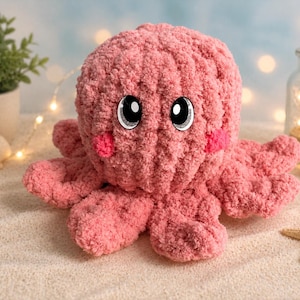 Op de afbeelding: Een roze pluche octopus met grote cartoonogen en roze wangen. Het handgemaakte knuffeldier heeft acht tentakels en is gemaakt van een zacht, getextureerd materiaal. Een schattig, knuffelbaar speelgoed.