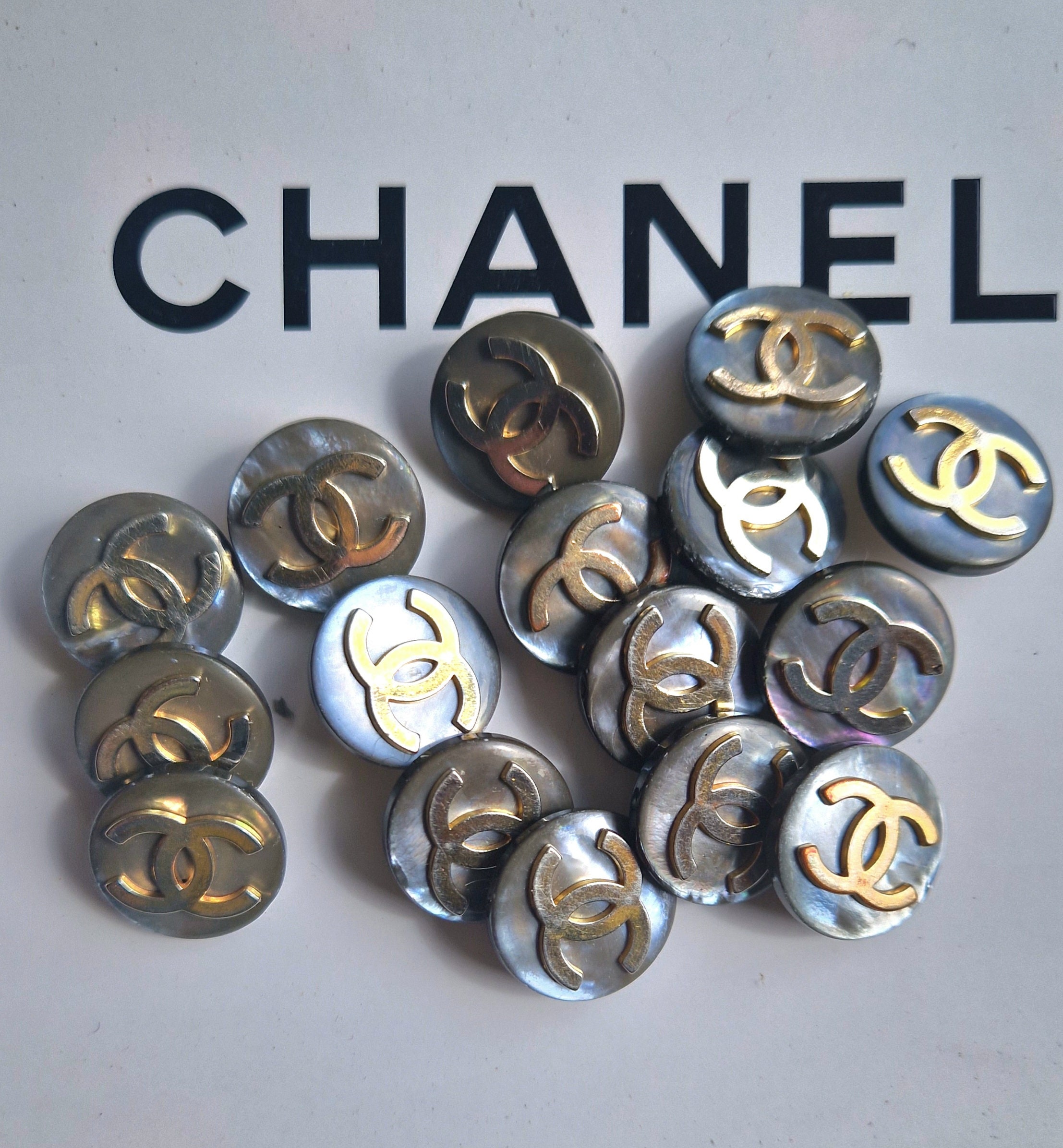 CHANEL Brooch Pin Badge Oval CC Leather COCO Gold GP B16B authentic