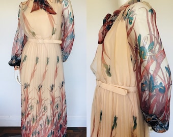 Dreamy 1960s 1970s neck dress size 8 10