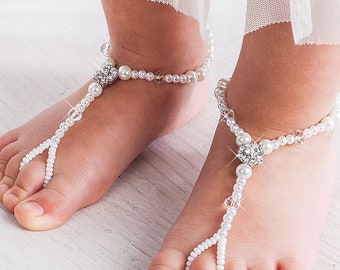 Sandálias descalças para daminhas de honra, acessório para casamento na praia com strass e pérolas.