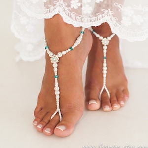 Bead barefoot sandals, Bridal foot jewelry, Pearl and Rhinestone Beach wedding Barefoot Sandals, Swarovski Elements, Something Blue, Anklet