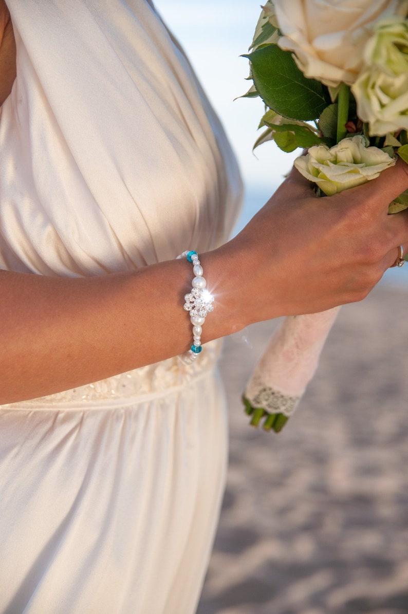 Elastic pearl bracelet Bridesmaid bracelet Bridesmaid thank you gift Beach wedding Bridal jewelry Something blue wedding bracelet