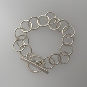T-bar bracelet in hammered silver round link chain