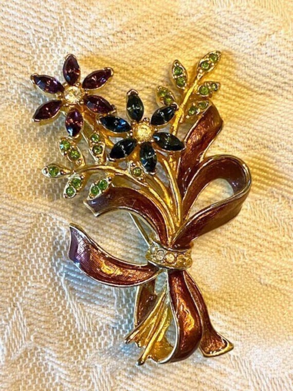 Vintage Monet flower brooch/pin - image 1
