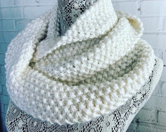 Off white knitted infinity scarf / textured scarf / neutral scarf / sale / gift for mom / gift for wife / cream scarf / infinity scarf knit