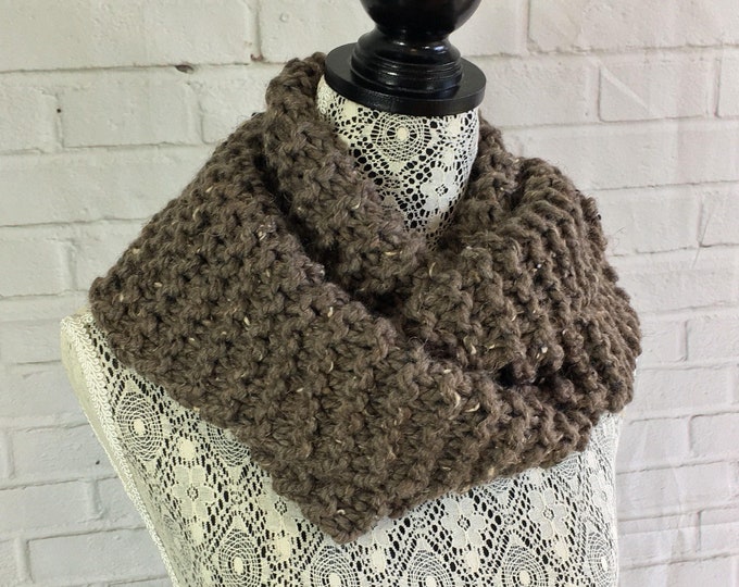 Light brown hand knitted wool infinity scarf / wool scarf / knitted scarf / chunky knit scarf / unisex scarf / handmade gift / ready to ship