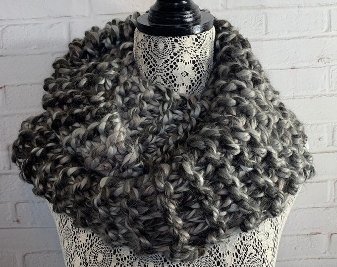 Chunky knit scarf / grey and blank scarf | Winter scarf | Dog Walking Accessories | Scarf Knit | Handmade Gift | Made In Canada | free ship