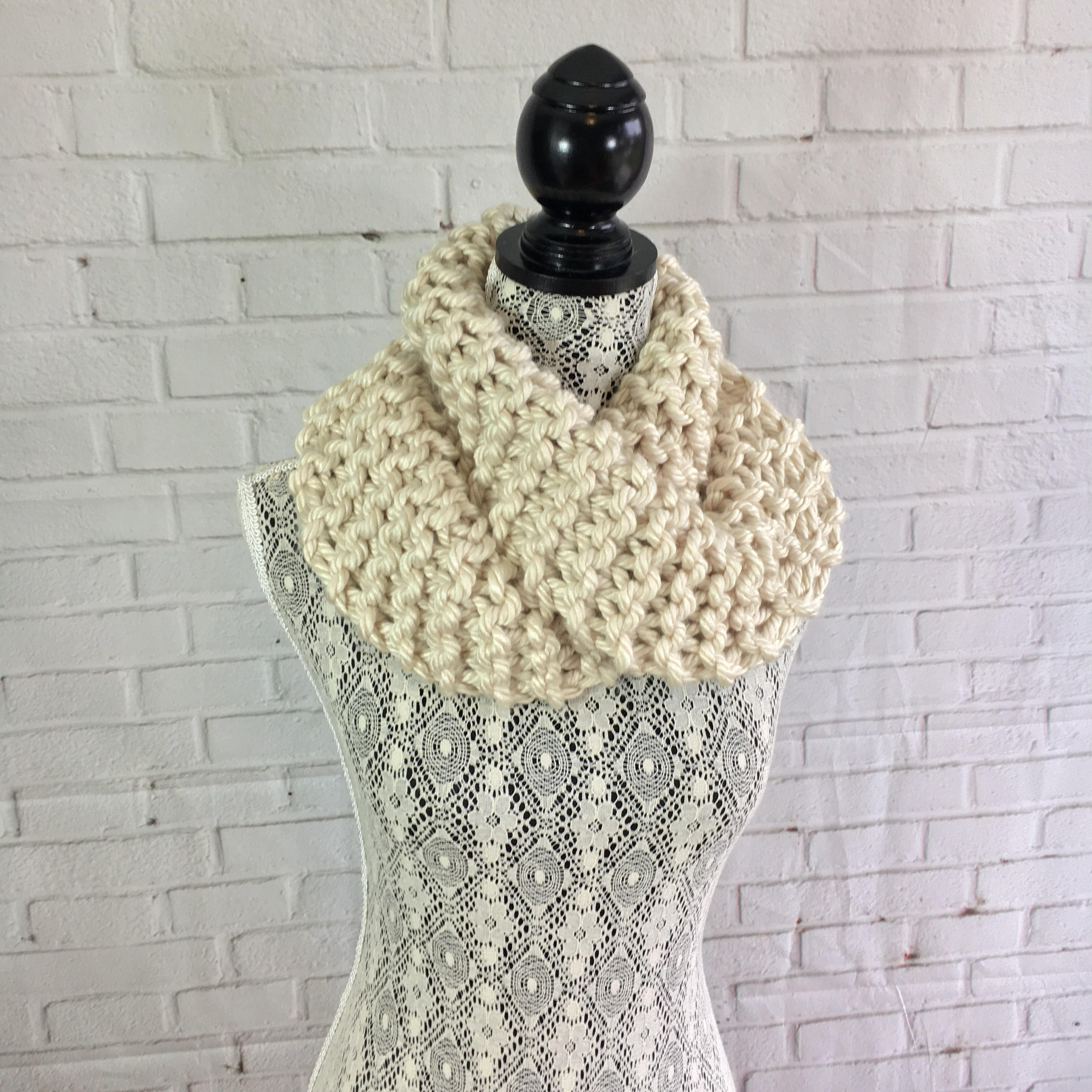 Cream infinity scarf / knit scarf / gift for her / ready to ship / gift ideas / chunky knit