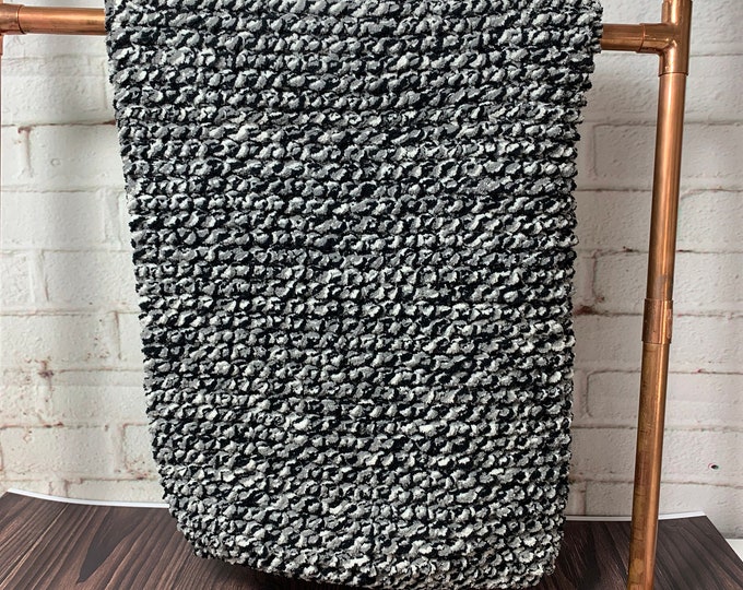 Cozy Monochrome Hand-Knit Pet Blanket – Ideal for Cats & Small Dogs – Thick and Soft Yarn – Perfect Gift for Your Furry Friend - pet gift