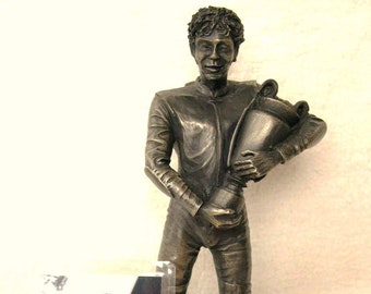 Valentino Rossi Rare Figurine Sculpture en Édition Limitée Seulement 1000 Fabriquées Champion du Monde Moto GP 125cc 250cc 500cc Par LEGENDS FOREVER