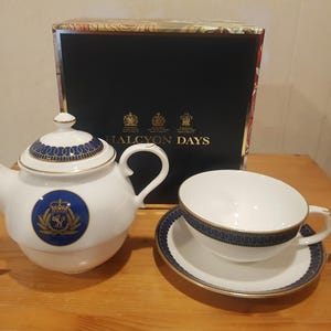 Cunard cruiseschip thee voor één set van Halcynon Days Nieuwe theepot kop en schotel geschenkverpakking Zeldzame gloednieuwe adviesprijs 120 GBP op de cruiseschepen.