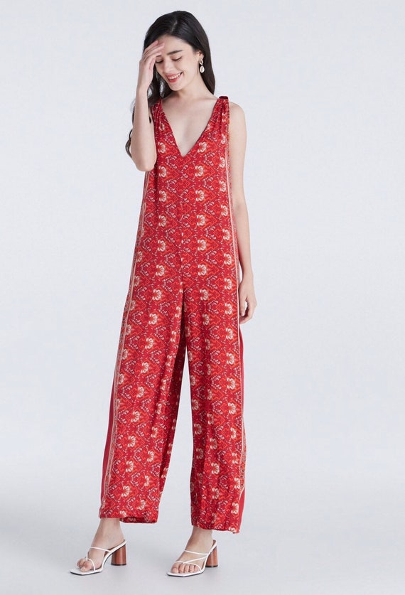 FLOWY KNOTTED JUMPSUIT