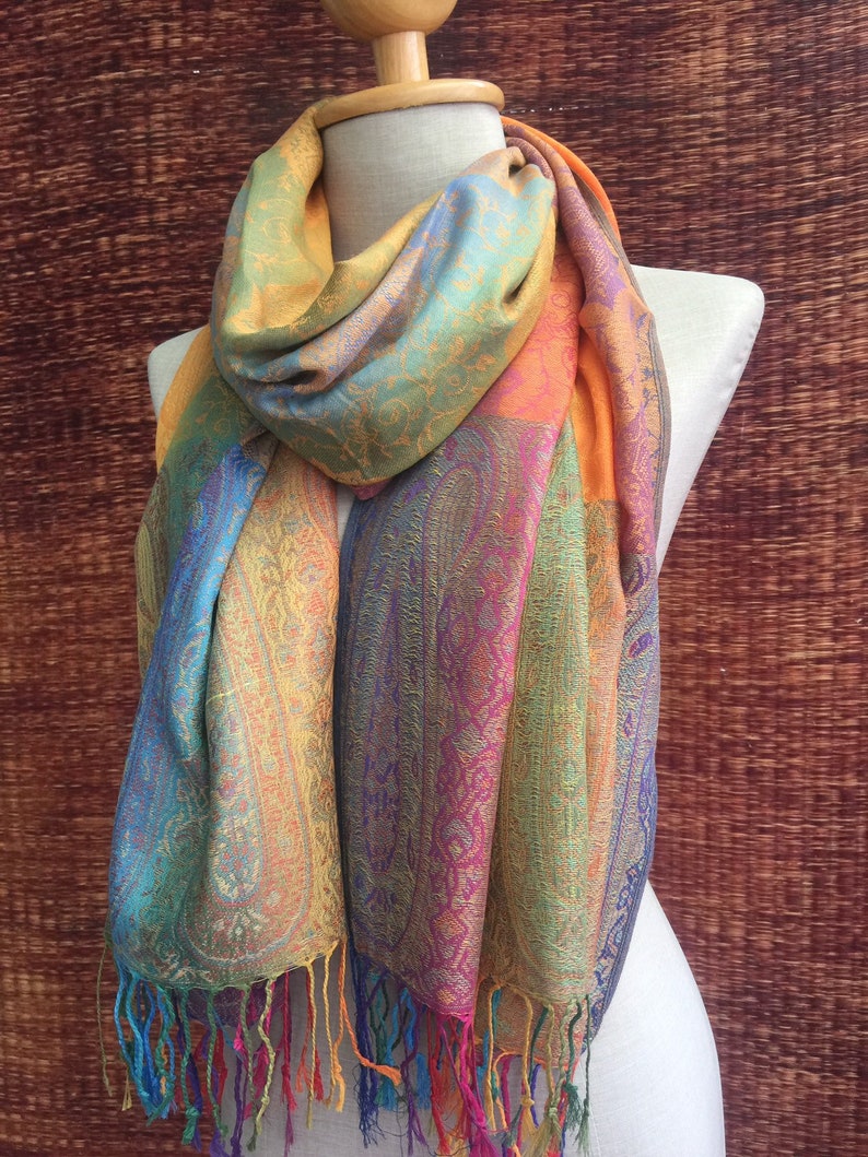 Burlapandjeans Rainbow Pashmina Shawl For Women | Boho Chic Head Cover In Pastel Pink | Festival Gifts For Her - Foto 4