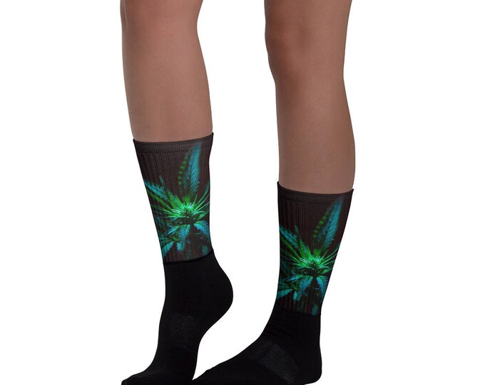 Upgrade Your Style with These Professional Cannabis Print Dress Socks - Perfect Gift for Stoners and Cannabis Enthusiasts