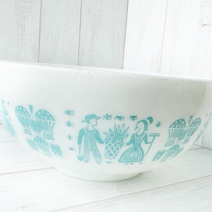 Vintage… Pyrex…Butterprint Amish Cinderella Pattern… 1 1/2 Quart Mixing Bowl