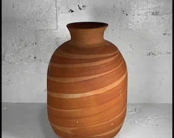 Vintage Hand Dug clay terra cotta pottery vase. Four corners region.
