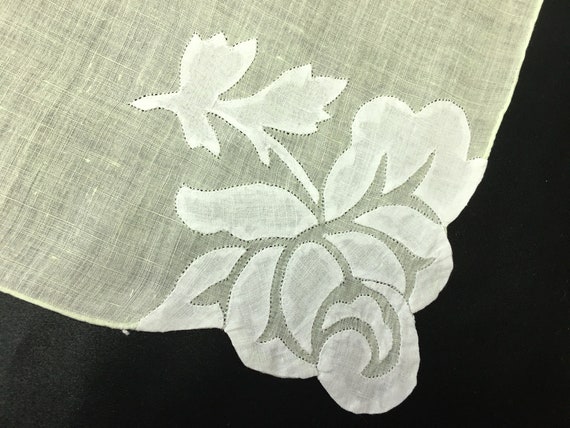 Vintage Green Linen w White Floral Appliqued Design Hankie Handkerchief