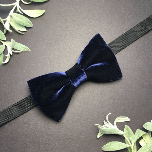 Dark blue velvet bow tie | Dark navy blue pre-tied bow | Blue wedding tie | Midnight velvet | Fancy, luxurious bow tie | Party outfit | Lush
