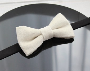 Velvet bow tie Beige matte bow tie Wedding bowtie Adjustable Pre Tied Mans bow Groomsmen bowtie Party bow 1st birthday outfit Noeud papillon