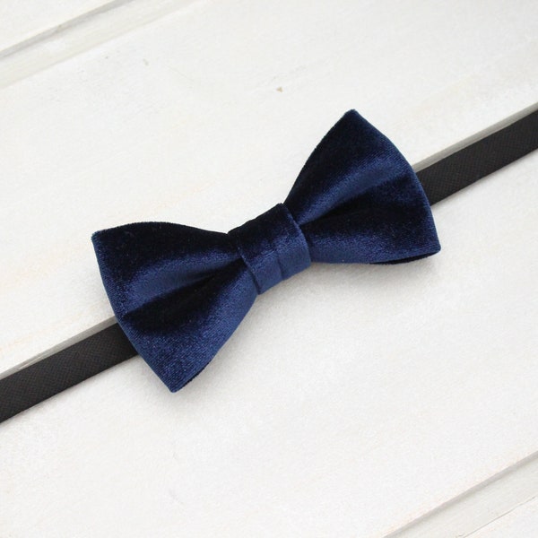 Dark blue velvet bow tie | Blue wedding tie | Navy groomsmen bow ties | Midnight blue groom bowtie | Pre-tied bow | Papillon de velours bleu