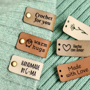 Etichette all'uncinetto per articoli fatti a mano - Etichette in finta pelle lavorate a maglia con logo personalizzato - Ottimo regalo per magliai e artigiani