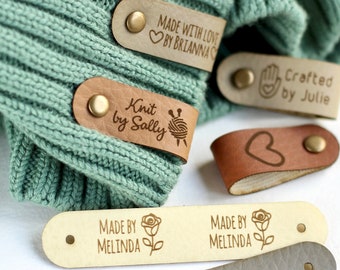 Étiquettes à tricoter personnalisées - Lot d'étiquettes personnalisées en similicuir à tricoter, à la main ou au crochet avec un nom personnalisé avec des boutons-pression