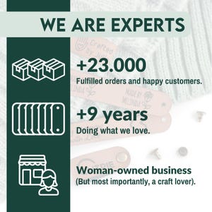 Op de afbeelding: Een groene afbeelding met de tekst "WE ARE EXPERTS" en details over een door een vrouw gerund bedrijf dat meer dan 23.000 bestellingen heeft vervuld en al 9 jaar bestaat.