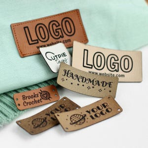 Etichette da cucire personalizzate con logo, realizzate con etichette in similpelle, per vestiti, accessori e articoli fatti a mano - Ottime etichette per borse - Facili da cucire