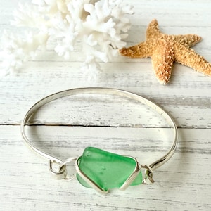 Sea Glass Bracelet-Silver Plated Bangle with Green Sea Glass Piece-Beach Glass Bangle-Beach Glass Jewelry-Sea Glass Jewelry-Bracelet Bangle