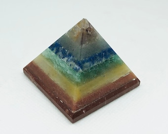 Seven Chakra Crystal Pyramid: Meditation Healing Stones (45-50mm)