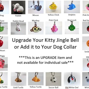 Puede incluir: Una colecci&oacute;n de peque&ntilde;as campanillas de colores con varios dise&ntilde;os: mariquita, conejo, rat&oacute;n, pollito, delf&iacute;n, fresa, rana, mono, tr&eacute;bol, coraz&oacute;n, cerdito, tortuga, bal&oacute;n de f&uacute;tbol, b&uacute;ho y tigre. Texto: "Upgrade Your Kitty Jingle Bell or Add it to Your Dog Collar."
