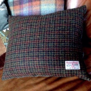Fodera per cuscino in Harris Tweed, verde scuro, kaki, frutti di bosco autunnali, bordeaux, blu notte, blu scurissimo, nero, lana, quadri, pied de poule, rettangolare classico