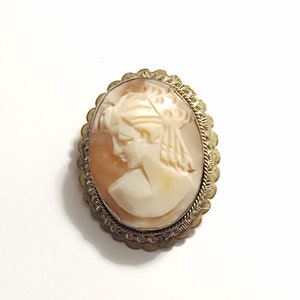Vintage Cameo Brooch