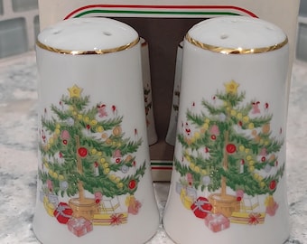 Vintage Christmas Salt/Pepper Shakers