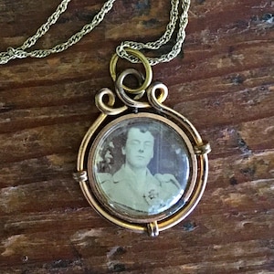Victorian Photo Pendant Necklace: Antique English Keepsake Jewelry