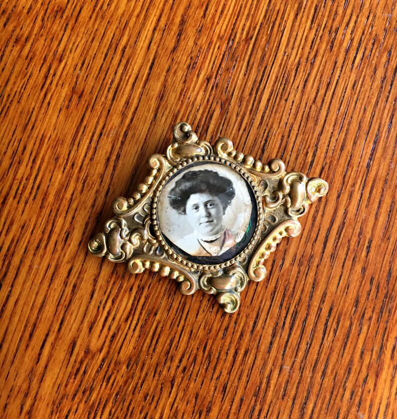 Antique Gibson Girl Photo in Antique Gold Toned Brooch ~ Victorian Photo Jewelry ~ Antique Photo Brooch afbeelding 2
