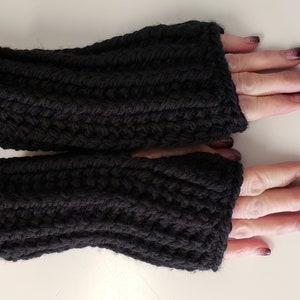 Womens Chunky Black Winter Fingerless Gloves, Womens Winter Gloves, Womens Boho Fingerless Gloves for Winter, Wrist Warmers image 6